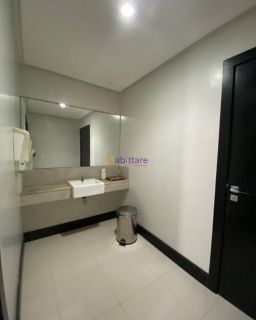 Prédio comercial com 800m² de terreno no Calhau.