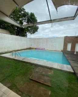 Prédio comercial com 800m² de terreno no Calhau.