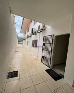 Prédio comercial com 800m² de terreno no Calhau.