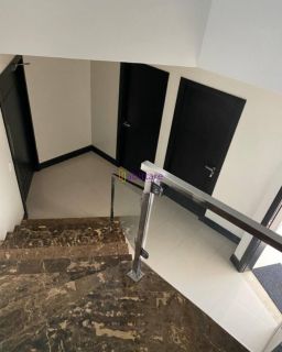 Prédio comercial com 800m² de terreno no Calhau.