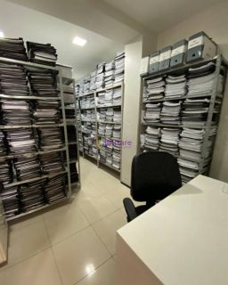 Prédio comercial com 800m² de terreno no Calhau.