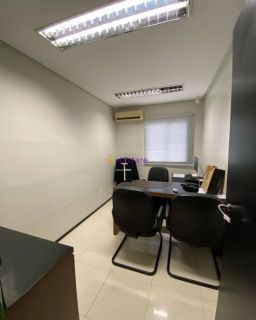 Prédio comercial com 800m² de terreno no Calhau.