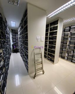 Prédio comercial com 800m² de terreno no Calhau.