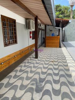 Ponto comercial de 800m² no Olho D'água - Locação