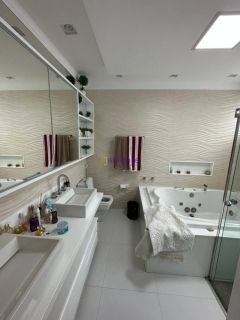 Casa no Alphaville de 425m² com 04 suítes + energia solar.