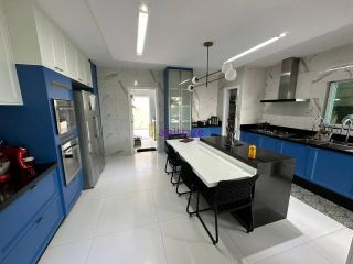 Casa no Alphaville de 425m² com 04 suítes + energia solar.