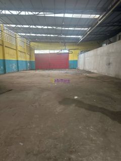 Prédio comercial de 2500m² na Avenida Kennedy com 20 vagas de estacionamento