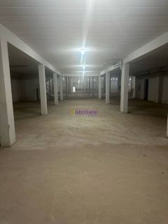 Prédio comercial de 2500m² na Avenida Kennedy com 20 vagas de estacionamento