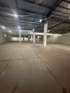 Prédio comercial de 2500m² na Avenida Kennedy com 20 vagas de estacionamento