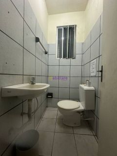 Prédio comercial de 2500m² na Avenida Kennedy com 20 vagas de estacionamento