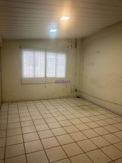 Prédio comercial de 2500m² na Avenida Kennedy com 20 vagas de estacionamento