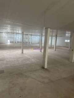 Prédio comercial de 2500m² na Avenida Kennedy com 20 vagas de estacionamento