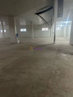 Prédio comercial de 2500m² na Avenida Kennedy com 20 vagas de estacionamento