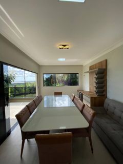 Casa de 460m² com 04 suítes e fino acabamento no Condomínio Damha