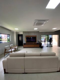 Casa de 460m² com 04 suítes e fino acabamento no Condomínio Damha