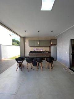 Casa de 460m² com 04 suítes e fino acabamento no Condomínio Damha