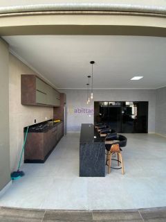 Casa de 460m² com 04 suítes e fino acabamento no Condomínio Damha