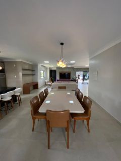 Casa de 460m² com 04 suítes e fino acabamento no Condomínio Damha