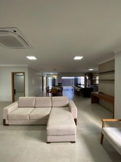 Casa de 460m² com 04 suítes e fino acabamento no Condomínio Damha