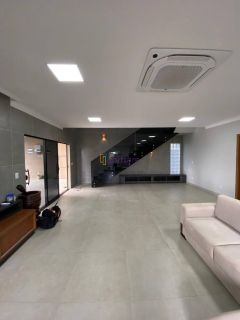 Casa de 460m² com 04 suítes e fino acabamento no Condomínio Damha