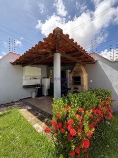 Casa residencial com de 200m² com 03 quartos (1 suíte) no Alto do Calhau