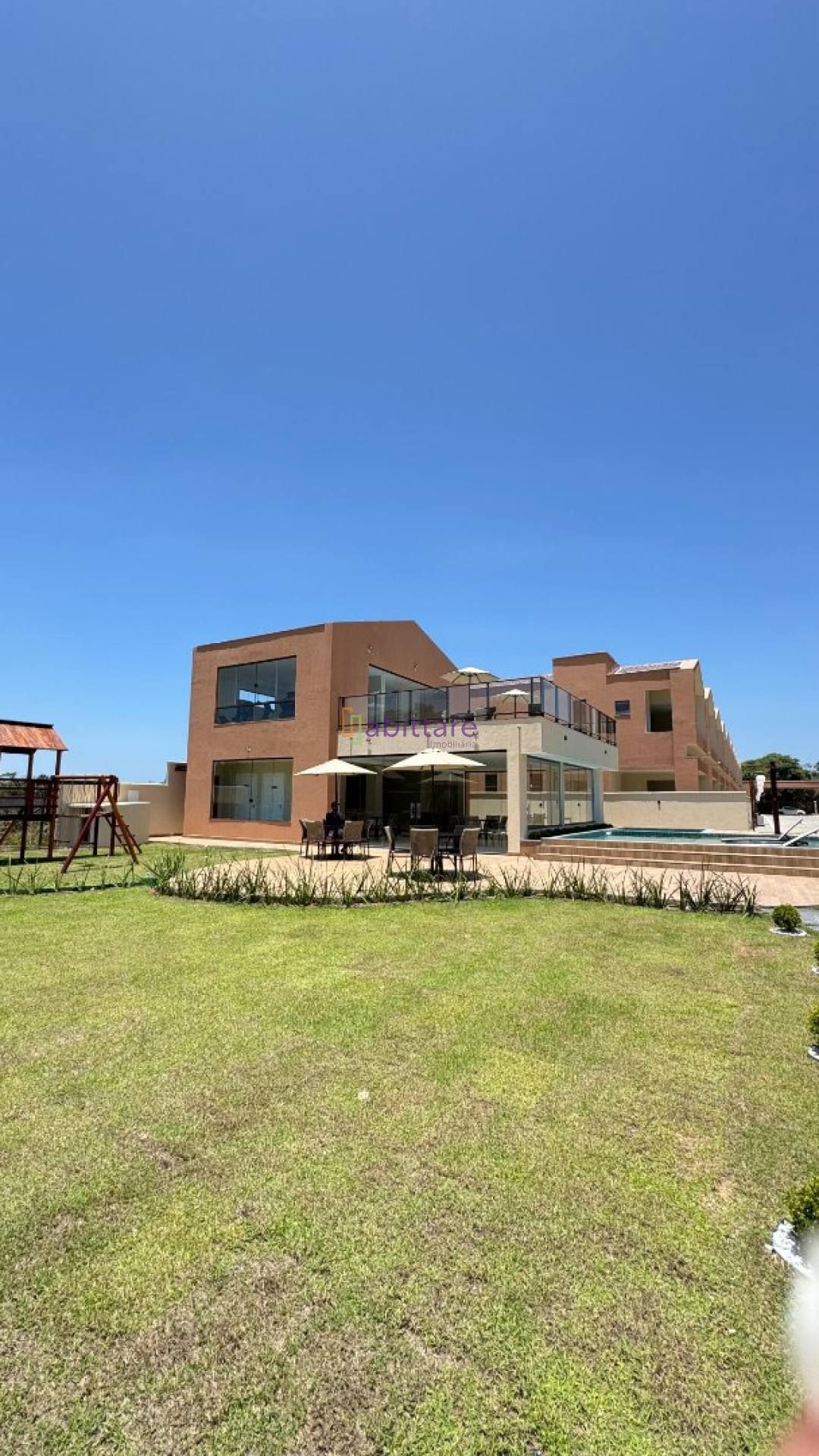 Casa duplex nova no Lençóis Paradise de 128m² com 4 quartos (3 suítes) + espaço gourmet