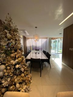 Casa duplex em condomínio no Quintas do Calhau com 4 suítes