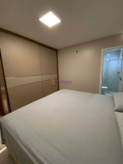 Casa duplex em condomínio no Quintas do Calhau com 4 suítes