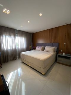 Casa duplex em condomínio no Quintas do Calhau com 4 suítes