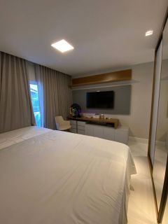 Casa duplex em condomínio no Quintas do Calhau com 4 suítes