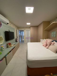 Casa duplex em condomínio no Quintas do Calhau com 4 suítes