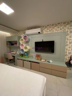 Casa duplex em condomínio no Quintas do Calhau com 4 suítes