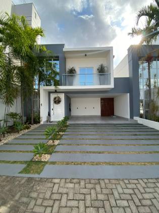 Casa duplex em condomínio no Quintas do Calhau com 4 suítes