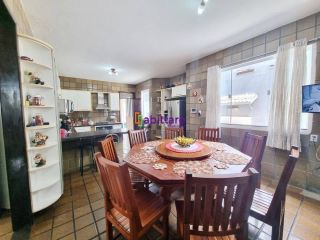 Mansão no Jardim Atlântico - Olho D´Agua, próx da Av. Rei de França - 1800m².