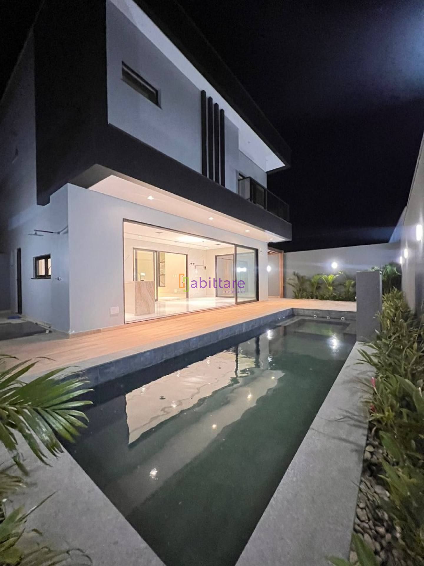 Casa de 339m² no Damha com 04 suítes + Energia Solar.