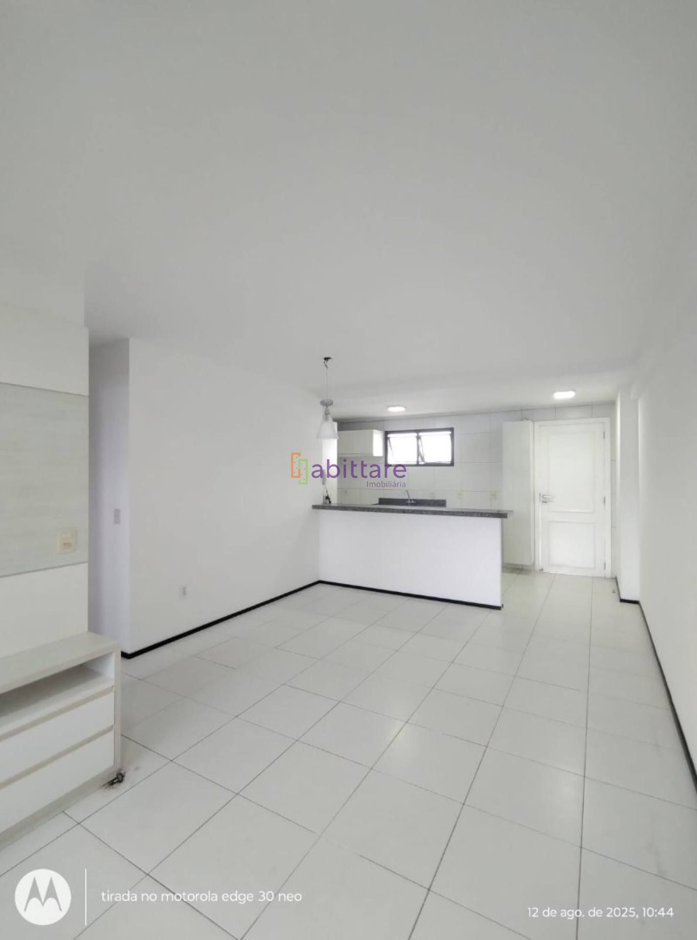 Apartamento de 78m² com 3 quartos (1 suíte) no Edifício Bahrein