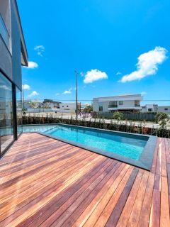 Casa de 330m² com 5 suítes + Área de lazer no Alphaville Araçagy