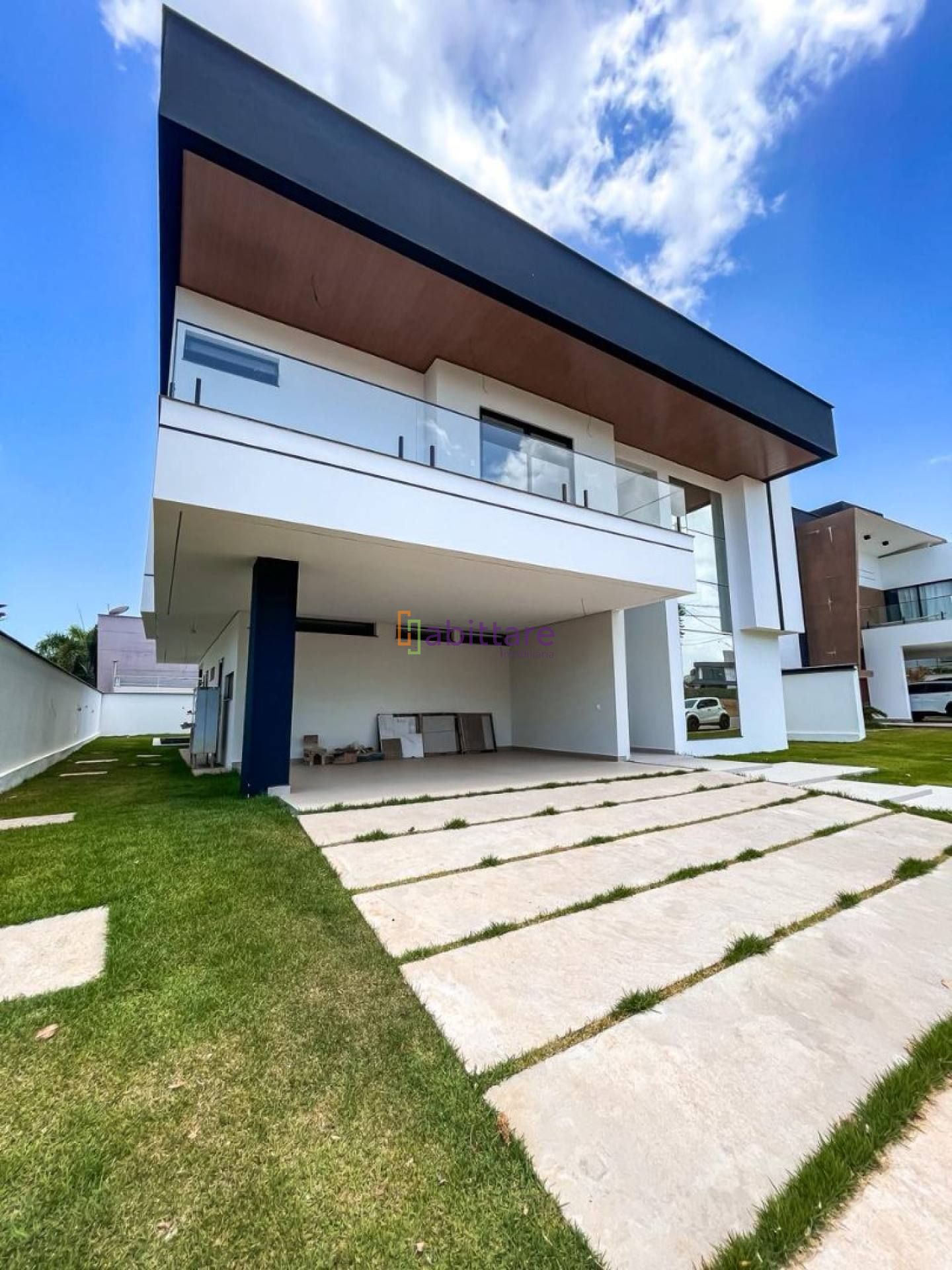 Casa duplex de 380m² com 5 suítes + espaço gourmet com piscina no Alphaville Araçagy