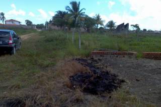 Lote murado e aterrado no Trêvo do Francês