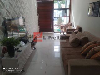 Casa em condomínio no Sim