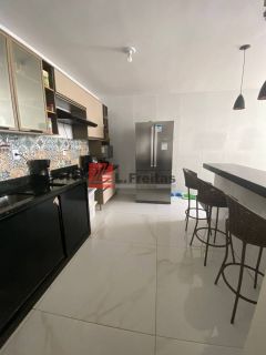 Casa em condomínio no Sim