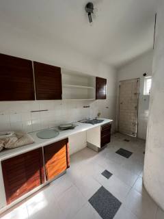 Casa 2/4 com Suíte, Amplo Quintal e Dependência Completa Próxima à Av. Maria Quitéria.