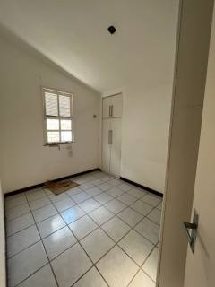 Casa 2/4 com Suíte, Amplo Quintal e Dependência Completa Próxima à Av. Maria Quitéria.