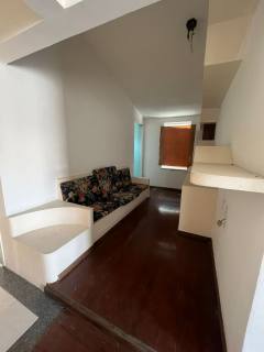 Casa 2/4 com Suíte, Amplo Quintal e Dependência Completa Próxima à Av. Maria Quitéria.