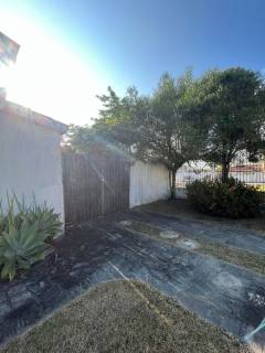 Casa 2/4 com Suíte, Amplo Quintal e Dependência Completa Próxima à Av. Maria Quitéria.