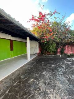 Casa 2/4 com Suíte, Amplo Quintal e Dependência Completa Próxima à Av. Maria Quitéria.