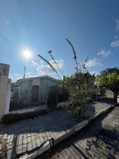 Casa 2/4 com Suíte, Amplo Quintal e Dependência Completa Próxima à Av. Maria Quitéria.