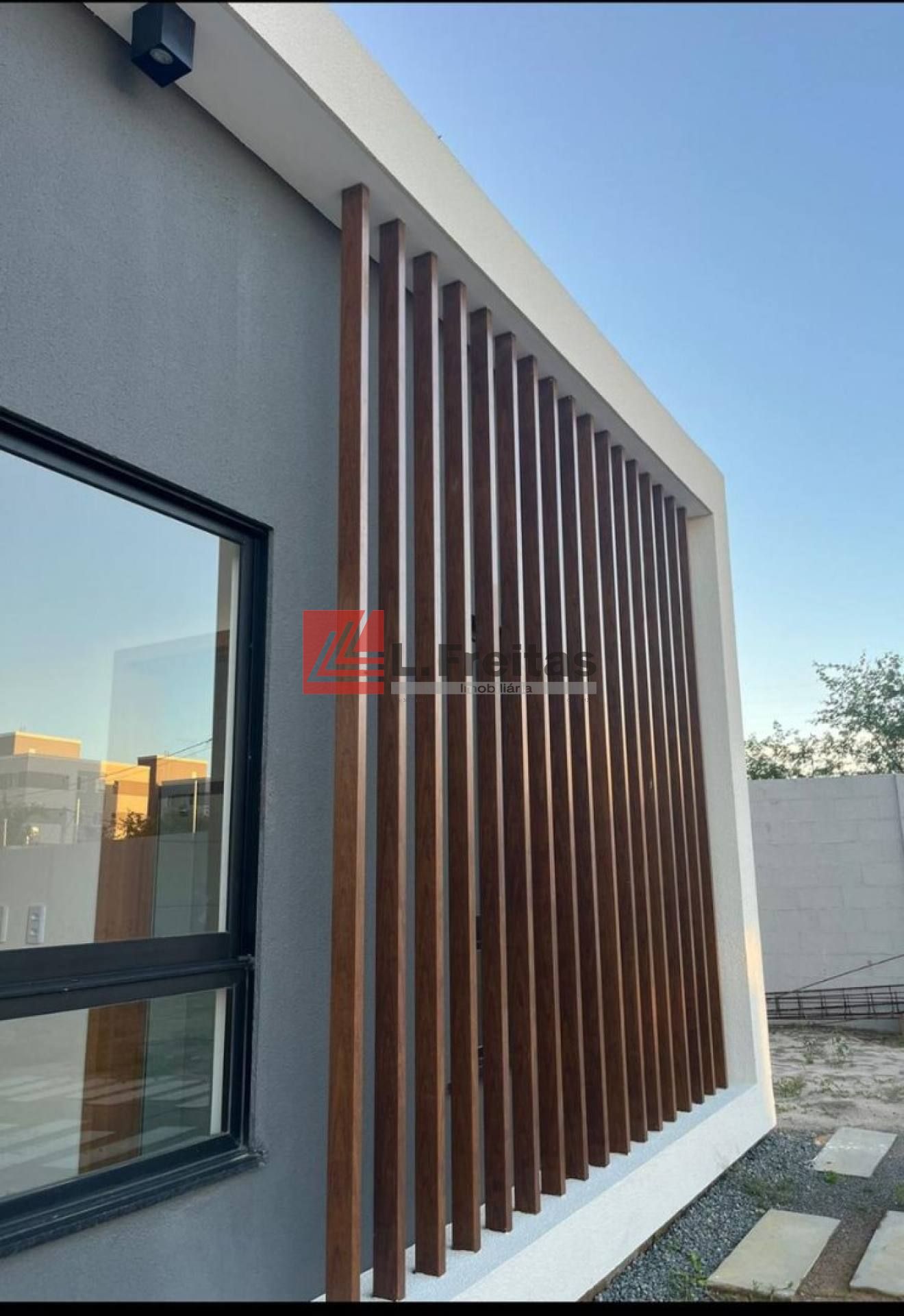 Casa com 3 suítes e lavabo - Bairro SIM