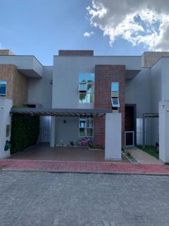 Casa em Condomínio no bairro Sim