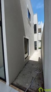 Casa Duplex com 04 Suítes á Venda em Fortaleza no Brisa do Leste II  - Ceará